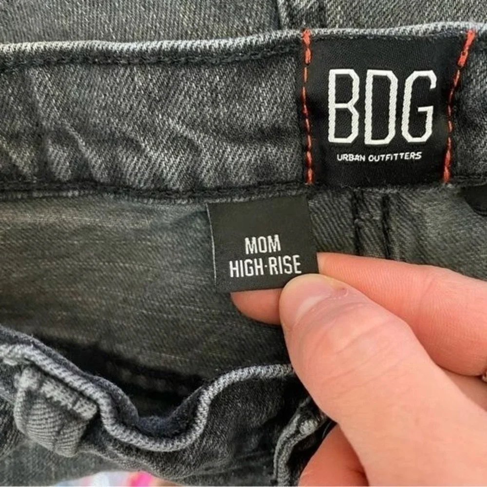 BDG Mom High Rise Cuffed Stone Washed Black Denim Shorts Size 26 - Picture 6 of 6